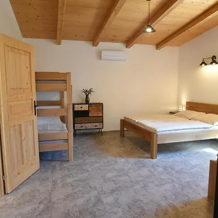 Farma Byzhradec Apartamento *